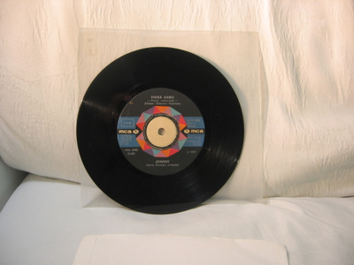 Johnny: Ihana aamu/ Luulet vaan 7"