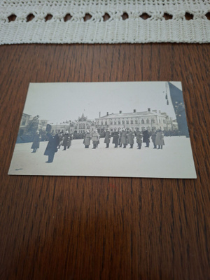 9Z Vaasa Mannerheim tervehtii jääkäreitä Kauppatorilla 1918