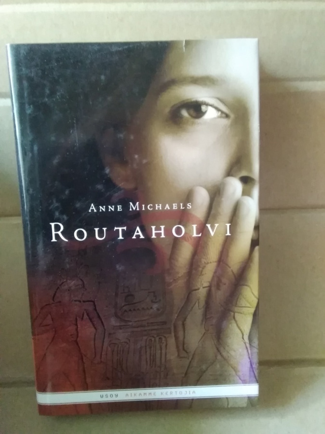 Anne Michaels: Routaholvi