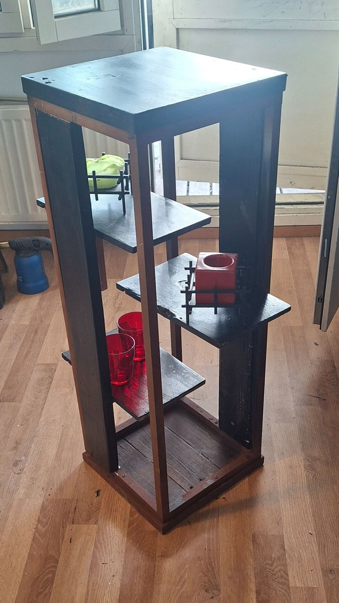 DIY DESIGN HYLLYKKÖ. yö, sivu tai kukkapylväs.