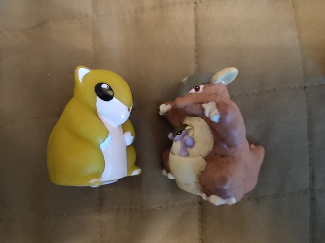 Pokemon - kuulapohjaiset Sandswhrew ja Kangaskhan