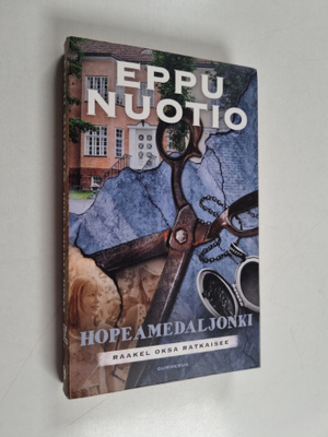Eppu Nuotio : Hopeamedaljonki