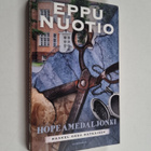 Eppu Nuotio : Hopeamedaljonki - pikkukuva 1
