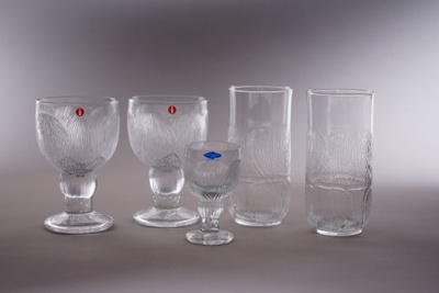 008. 5kpl Iittala, Nuutajärvi 'Pioni' laseja. Oiva Toikka.