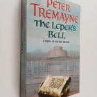 Peter Tremayne : The leper's bell : a Sister Fidelma mystery - pikkukuva 1