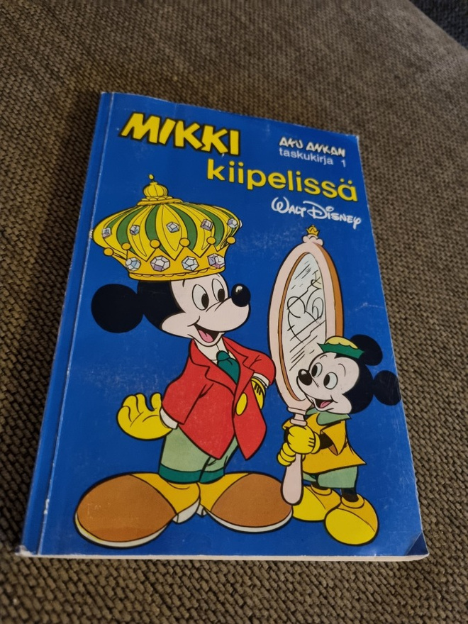 Aku Ankan taskukirja 01 Mikki kiipelissä