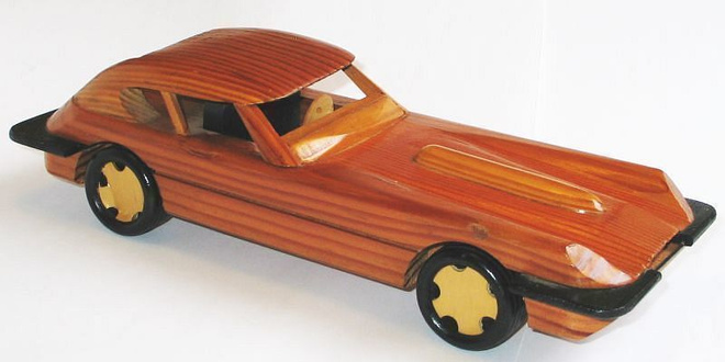 Bauer Jaguar E-type coupe, puuta, 1:12. Puinen auto
