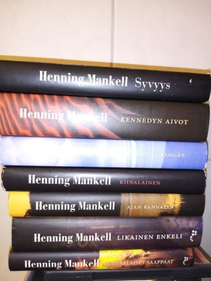 7 KPL HENNING MANKELL KIRJAT PAKETTI