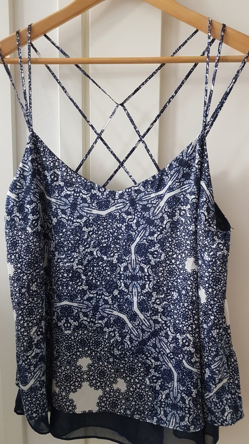 KappAhl kuosillinen Kerrostoppi / Toppi - koko XL