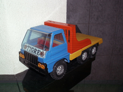 Pelti kuorma-auto 1970-80 lukua?