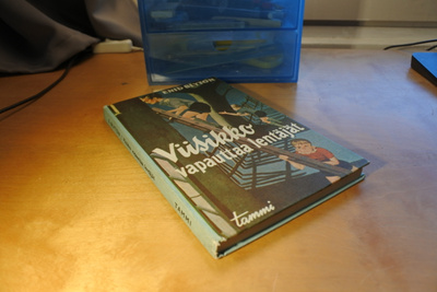 Enid Blyton: Viisikko vapauttaa lentäjät, sidottu, hyvä