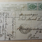Lapsi syöttötuolissa riiputtaa nukkea, leikittää kissaa 1906 - pikkukuva 2
