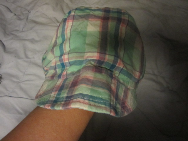 Hattu lipalla / Lippis ruutukuosinen One Size