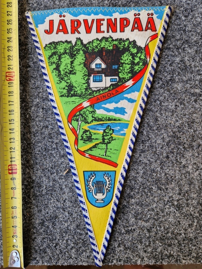 Järvenpää  vintage iso  matkamuisto viiri
