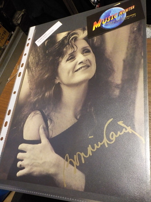 BONNIE RAITT KUVA NIMMARILLA