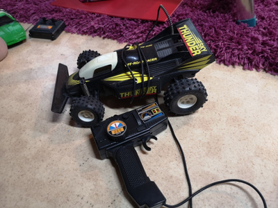 Letkuohjattava off-road auto
