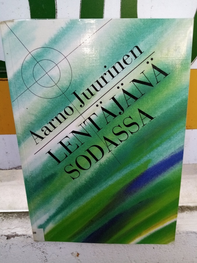 JUURINEN :  LENTÄJÄNÄ SODASSA ( SIS POSTIKULU )