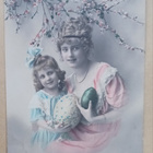 Äiti ja tytär, pääsiäismunat, omenapuun kukkia, p. 1922 - pikkukuva 1