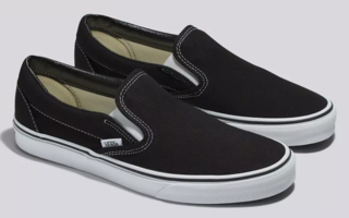 Vans Classic Slip-On Black/White Eri kokoja saatavilla