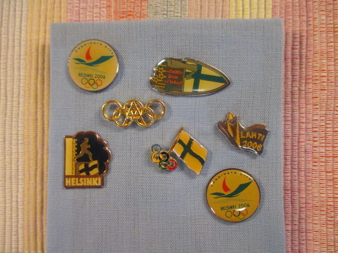 Pinssejä 7 kpl. Urheiluaiheisia.
