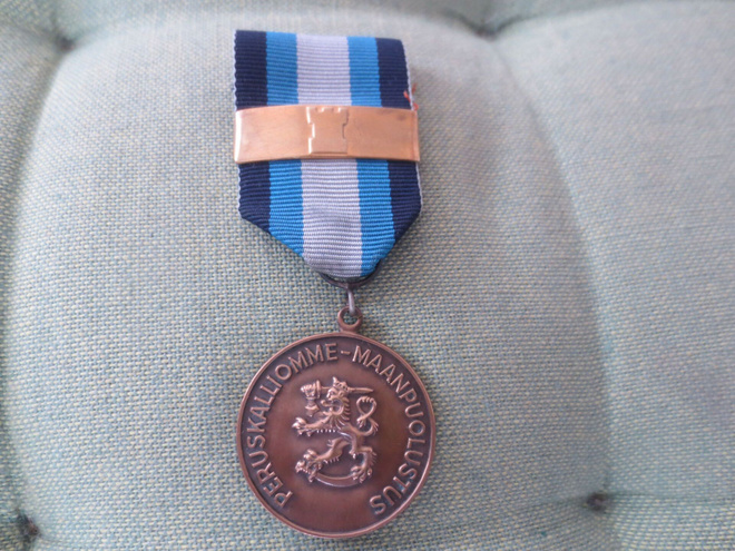 Maanpuolustus Mitali Kultaisella soljella
