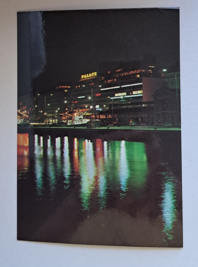 Helsinki, Eteläsatama illalla, kulkematon