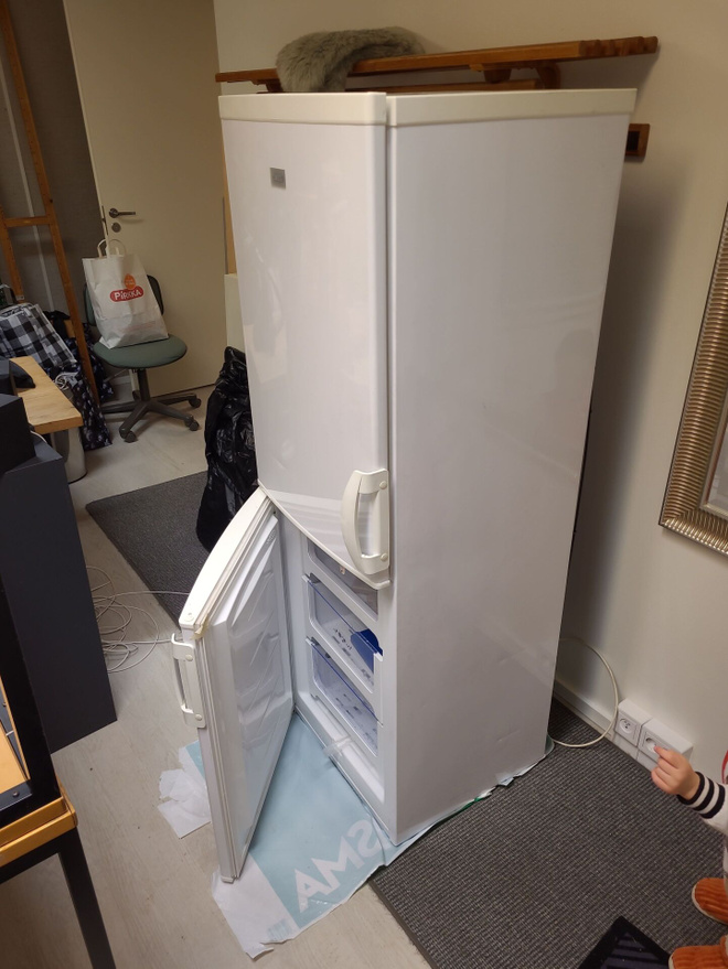 Jääkaappi-pakastin 54 cm leveä
