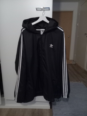 Adidas-tuulitakki XXL