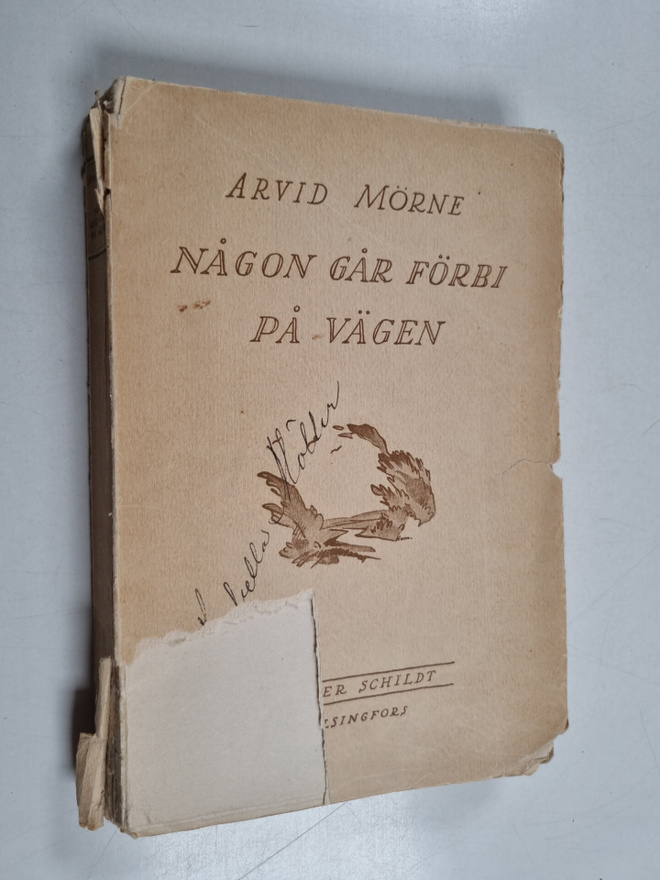 Arvid Mörne : Någon går förbi på vägen