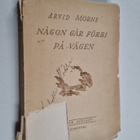 Arvid Mörne : Någon går förbi på vägen - pikkukuva 1
