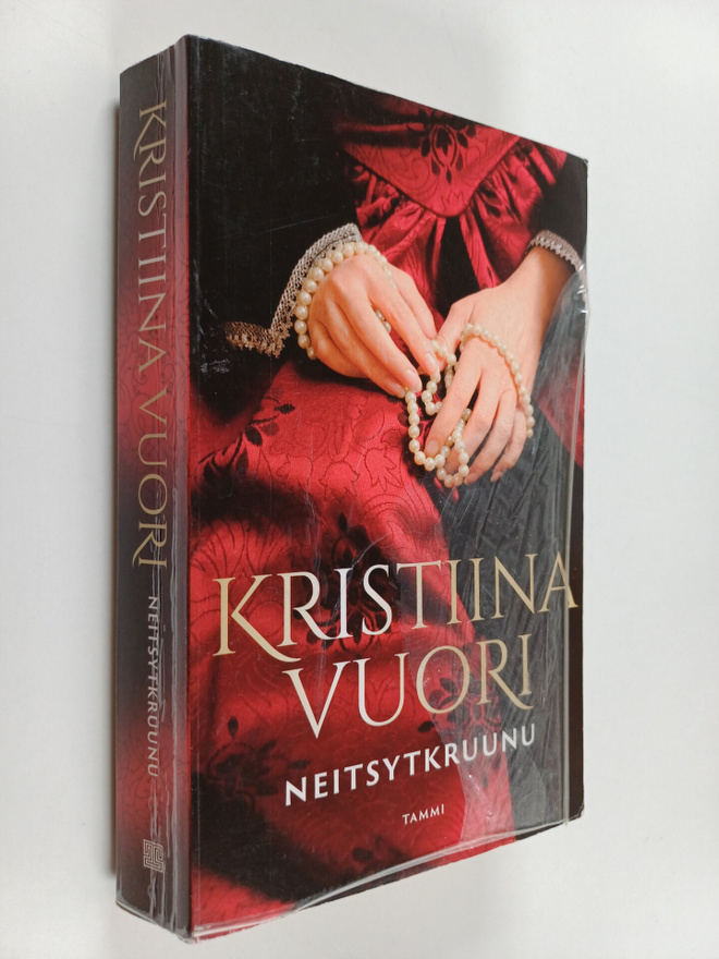 Kristiina Vuori : Neitsytkruunu