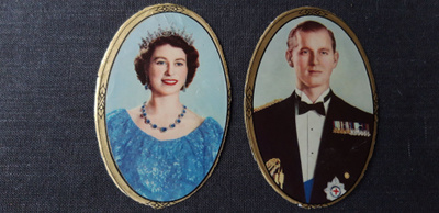 Kuninkaalliset kiiltokuvat kuningatar Elizabeth ja Philip