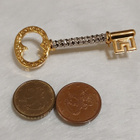 Givenchy Pin solki Gold Tone Key - pikkukuva 3