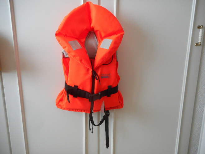 Marinepoolin käyttämätön pelastusliivi 10-20kg.