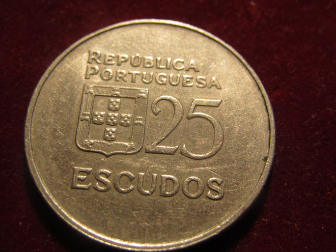 25 escudos 1980. Portugal
