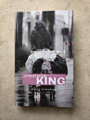Jonathon King: Varjo pimeässä, sid.