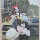 Lapset ja paljon erikokoisia Pääsiäismunia, p. 1913 - pikkukuva 1