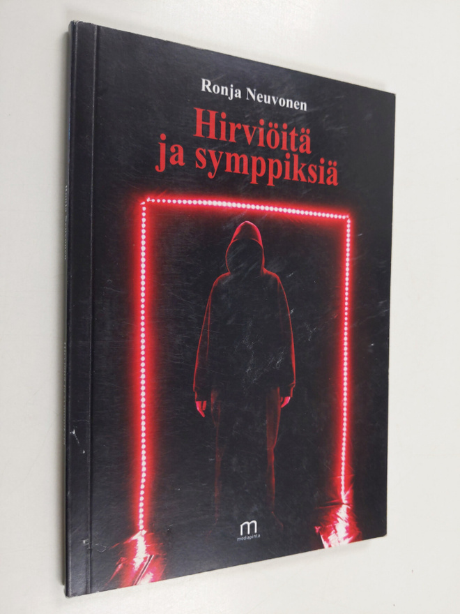 Ronja Neuvonen : Hirviöitä ja symppiksiä