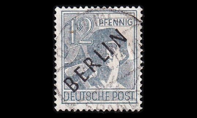 Berlin 5 o Musta päällepainama 12 Pf (1948)