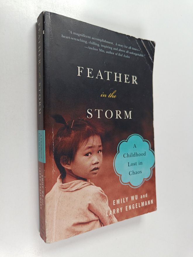 Emily Wu ym. : Feather in the Storm - A Childhood Lost in...