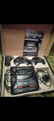 Sega Mega Drive konsoli laatikossaan