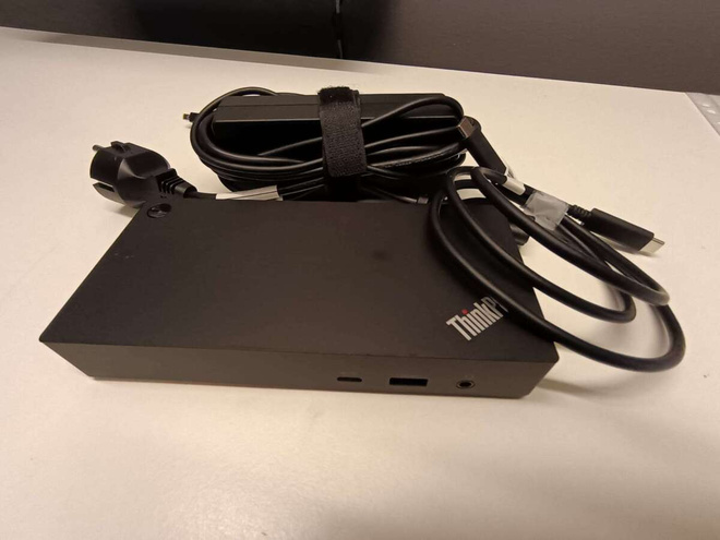 Lenovo ThinkPad Universal USB-C Dock (40AY) 90w laturi