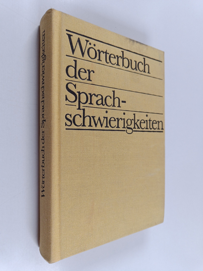 Gunter Kempcke ym. : Wörterbuch der Sprachschwierigkeiten...
