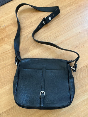 Furla crossbody musta nahkalaukku