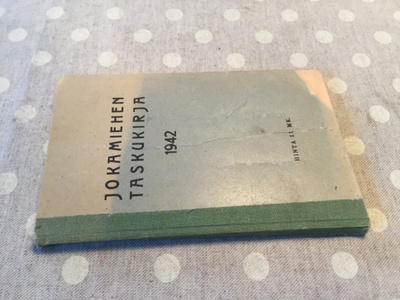 ERKKI VALKEILA JOKAMIEHEN TASKUKIRJA 1942