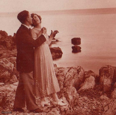 RAKKAUS / Rakastunut pari, pronssin värinen maisema. 1920-l.