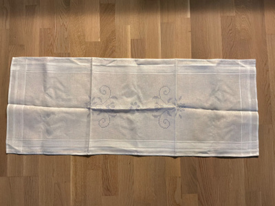 Ristipistoliina / valmiiksi piirretty kuvio kaitaliinassa