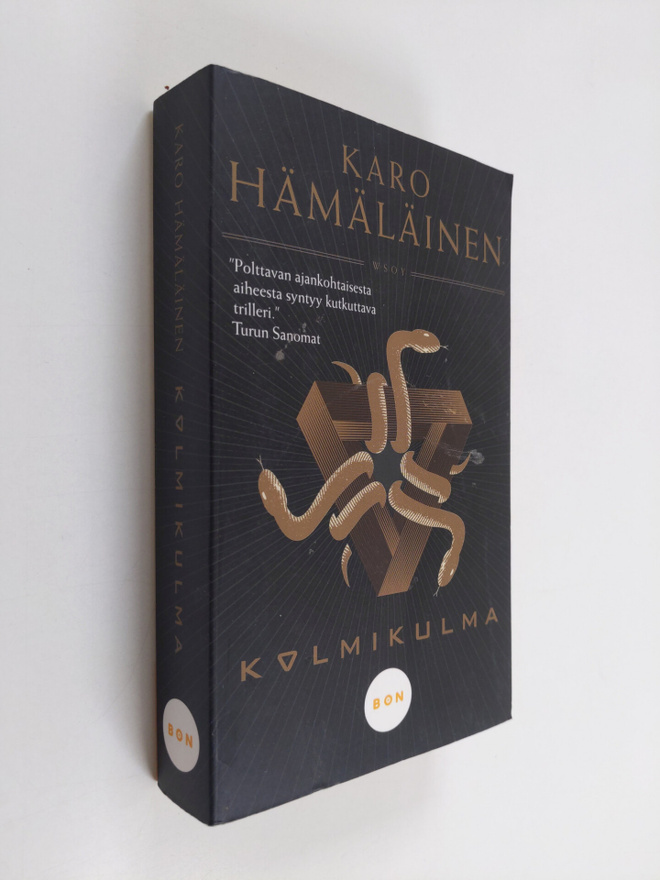 Karo Hämäläinen : Kolmikulma