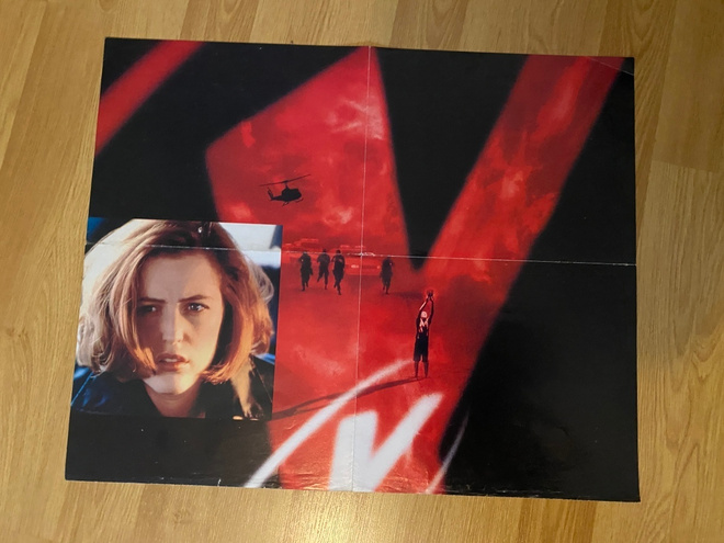 X-Files Gillian Anderson julisteet + Taskupokkari 