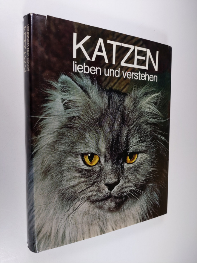 A. E. Brehm ym. : Katzen : lieben und verstehen